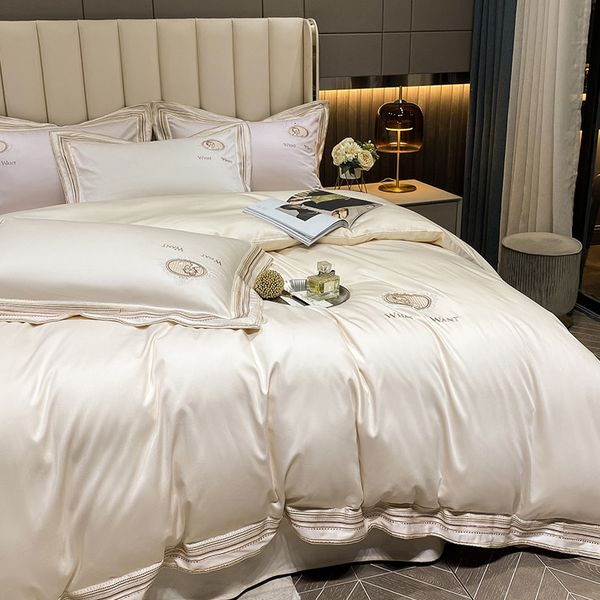 2021 light luxury style 140 thread count long staple four piece set cotton satin quilt cover simple pure color bedding
2021 light luxury style 140 thread count long staple four piece set cotton satin quilt cover simple pure color bedding