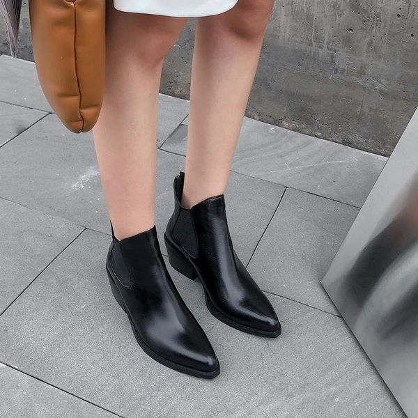 boots winter 2021 simple and versatile women's boots, low-heeled pointed fashion boots., Black