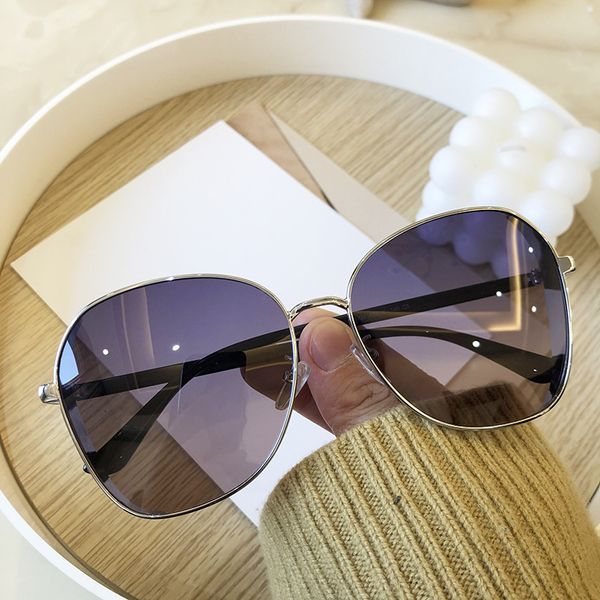 metal large frame sunglasses women flash stars thick edge polarized net red street p men, White;black
metal large frame sunglasses women flash stars thick edge polarized net red street p men, White;black