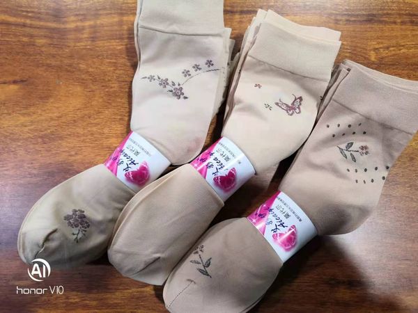 women wear loose mouth silk stockings with heels in summer, which is economical, simple and anti friction, Red;black
women wear loose mouth silk stockings with heels in summer, which is economical, simple and anti friction, Red;black