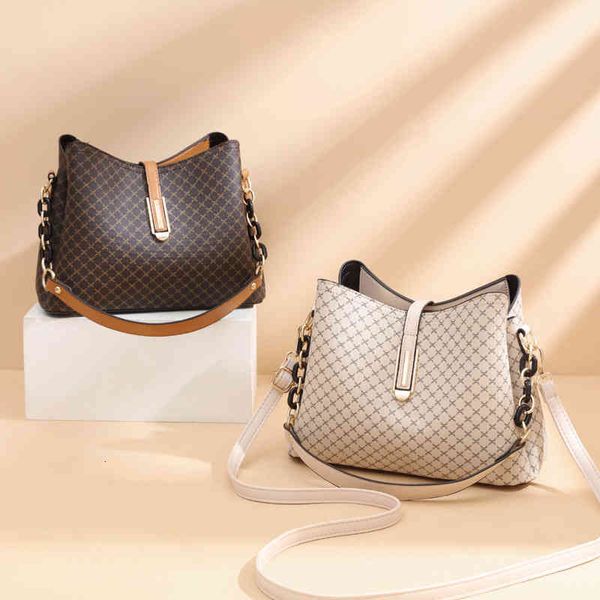 bucket bag women's 2021 fashion autumn and winter large capacity handbag soft leather foreign style one shoulder messenger, Black;red
bucket bag women's 2021 fashion autumn and winter large capacity handbag soft leather foreign style one shoulder messenger, Black;red