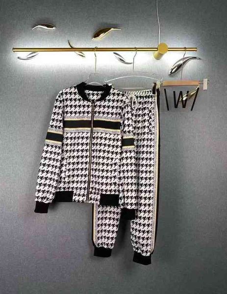 2022 factory wholesale new autumn d's check printed zipper coat trousers tide leisure two-piece set women yz6n, Gray
2022 factory wholesale new autumn d's check printed zipper coat trousers tide leisure two-piece set women yz6n, Gray