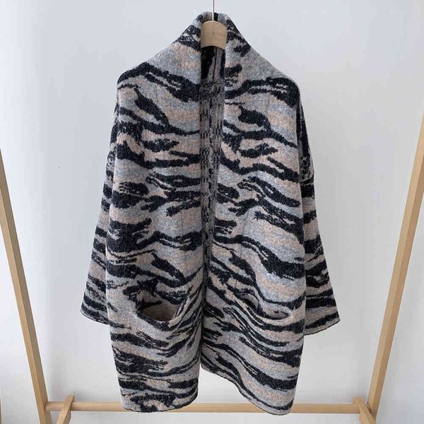 sweaters 2021 women knitted cardigan tiger stripes pattern loose long sleeve sweater female fashion knitwear with pockets, White;black
sweaters 2021 women knitted cardigan tiger stripes pattern loose long sleeve sweater female fashion knitwear with pockets, White;black