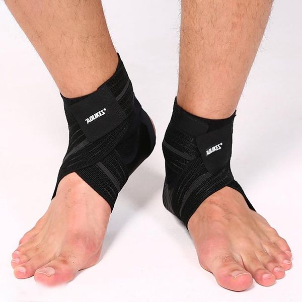 1pc sport ankle brace protector thin breathable compression sprain feet support wrap protection accessoriesfor right / left foot, Blue;black
1pc sport ankle brace protector thin breathable compression sprain feet support wrap protection accessoriesfor right / left foot, Blue;black