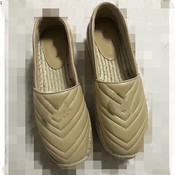 Branded cowskin leather espadrilles slides flat heel designer sandals pink blue black luxury fashion women shoes size 35 to 41 tradingbear MJKjj001
Branded cowskin leather espadrilles slides flat heel designer sandals pink blue black luxury fashion women shoes size 35 to 41 tradingbear MJKjj001