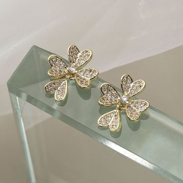 aaa designer jewelry south korea's new fashion micro zircon s925 silver needle super fairy earrings, Golden;silver
aaa designer jewelry south korea's new fashion micro zircon s925 silver needle super fairy earrings, Golden;silver