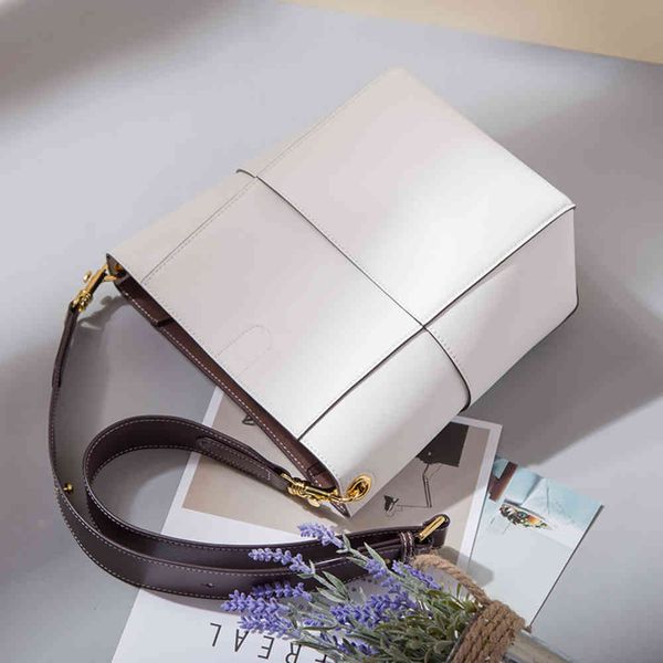 2019 summer new leather women's bucket bag fashion one shoulder diagonal span texture versatile
2019 summer new leather women's bucket bag fashion one shoulder diagonal span texture versatile