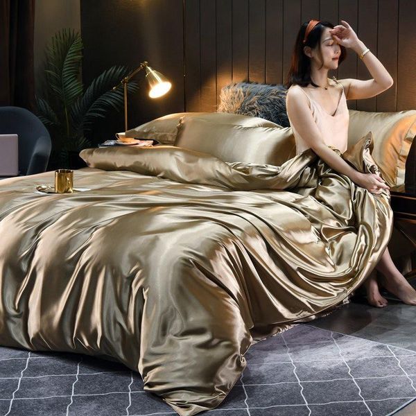 4pcs/set double-sided silky bedding set soft ice silk 1pc duvet cover flat sheet 2pcs pillowcase king size sets
4pcs/set double-sided silky bedding set soft ice silk 1pc duvet cover flat sheet 2pcs pillowcase king size sets