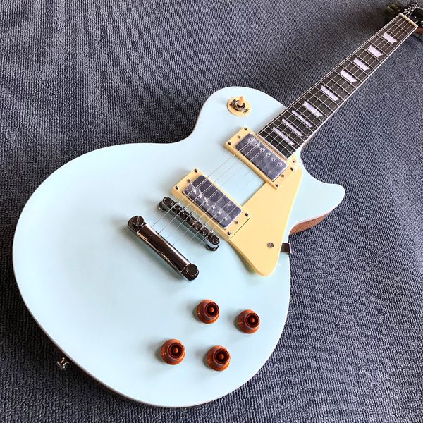 rosewood fingerboard electric guitar, blue silver and transparent back, solid mahogany body
rosewood fingerboard electric guitar, blue silver and transparent back, solid mahogany body