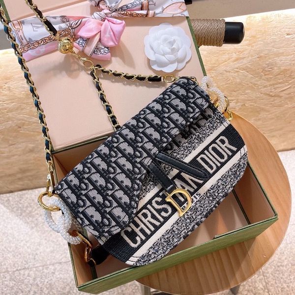 2021 new saddle bag diozzi hand-held cross carrying rhombic simple atmosphere net red women's presbyopia canvas zly bags
2021 new saddle bag diozzi hand-held cross carrying rhombic simple atmosphere net red women's presbyopia canvas zly bags