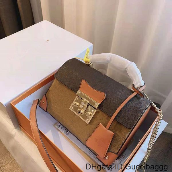 the new 2021 package messenger bag shoulder bags inclined across small genuine leather handbags handbag
the new 2021 package messenger bag shoulder bags inclined across small genuine leather handbags handbag