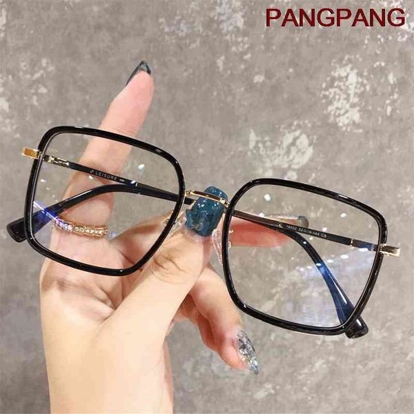 2021 blue light blocking glasses women fashion square eyeglasses frame men computer lens radiation protection anti blue glsses, White;black
2021 blue light blocking glasses women fashion square eyeglasses frame men computer lens radiation protection anti blue glsses, White;black