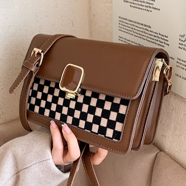 fashion women's 2022 winter new fashion single shoulder high sense lattice messenger small square bag
fashion women's 2022 winter new fashion single shoulder high sense lattice messenger small square bag