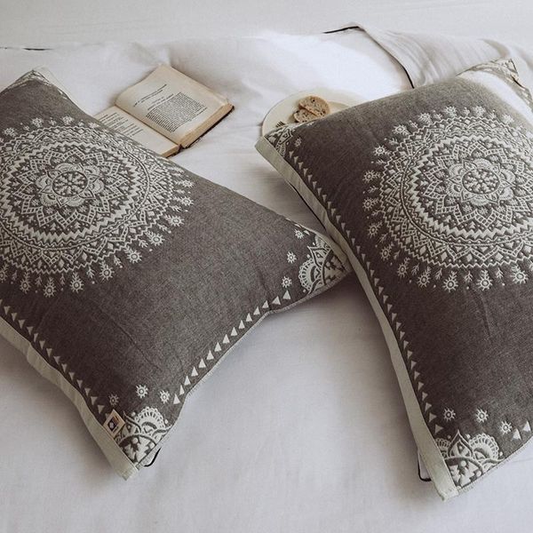 pillow case pure cotton cover thickened european high-end couple students single pairs 
pillow case pure cotton cover thickened european high-end couple students single pairs