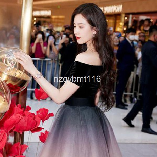 casual dresses star liu shishi's same fashion one shoulder gradually changes color, showing a thin and fluffy princess dress, Black;gray
casual dresses star liu shishi's same fashion one shoulder gradually changes color, showing a thin and fluffy princess dress, Black;gray