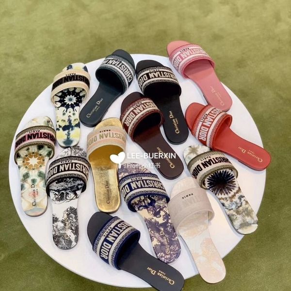 2021 new embroidered print flat bottomed flip flop women's summer letter slippers travel beach sandals non slip leather shoes, Black
2021 new embroidered print flat bottomed flip flop women's summer letter slippers travel beach sandals non slip leather shoes, Black