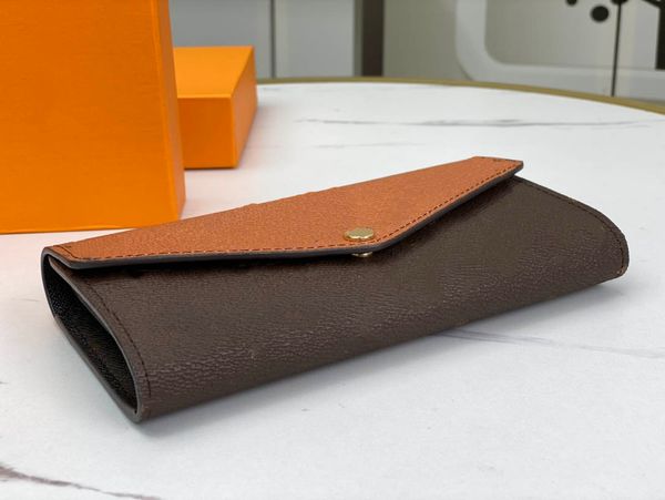 designer cosmetic bag the interior design is exquisite and unique, with various pockets and credit card slots handbag
designer cosmetic bag the interior design is exquisite and unique, with various pockets and credit card slots handbag