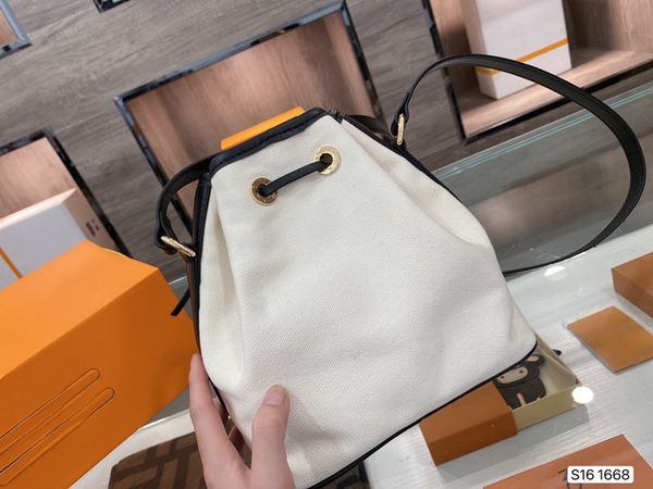 women shoulder bags 2021 autumn new fashion ladies mini bucket bag high-capacity high-quality solid canvans letter print handbags 19*20cm
women shoulder bags 2021 autumn new fashion ladies mini bucket bag high-capacity high-quality solid canvans letter print handbags 19*20cm