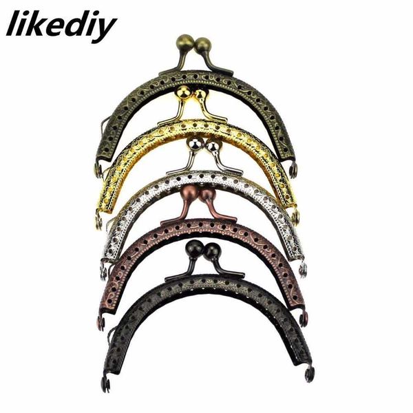 10 pcs/lot 8.5 cm ball head mixed 5 color embossing metal purse frame kiss clasp clutch diy handbag accessory 210901, Black
10 pcs/lot 8.5 cm ball head mixed 5 color embossing metal purse frame kiss clasp clutch diy handbag accessory 210901, Black