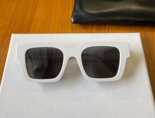white square sunglasses dark grey lens men glasses hip hop sport sunglasses fashion accessories women sun shades with box, White;black
white square sunglasses dark grey lens men glasses hip hop sport sunglasses fashion accessories women sun shades with box, White;black