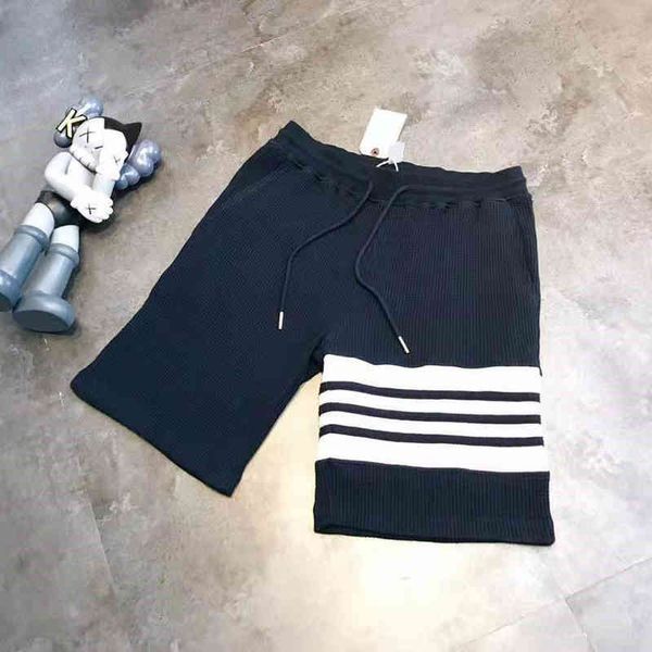 2022 factory wholesale new high version fashion yarn dyed splicing casual comfortable men's women's shorts in spring and summer, White;black
2022 factory wholesale new high version fashion yarn dyed splicing casual comfortable men's women's shorts in spring and summer, White;black