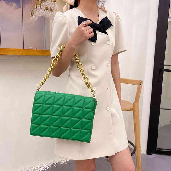 2021 new fashion lingge bag women's small fragrance thick chain embroidered single shoulder portable square
2021 new fashion lingge bag women's small fragrance thick chain embroidered single shoulder portable square