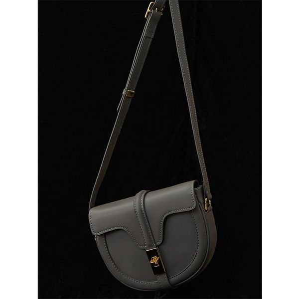 evening bags versatile bag 2021 fashion single shoulder small commuter leather women's messenger saddle
evening bags versatile bag 2021 fashion single shoulder small commuter leather women's messenger saddle