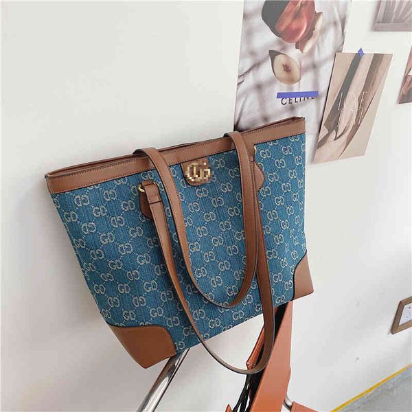 2022 factory wholesale handbag direct korean high capacity women's summer tote red one shoulder
2022 factory wholesale handbag direct korean high capacity women's summer tote red one shoulder