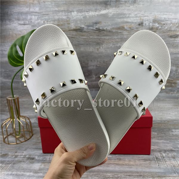 2021 classic women slippers rhinestone black sandals ladies wedding leather slipper trendy stud slides mens casual flat spikes party shoes n
2021 classic women slippers rhinestone black sandals ladies wedding leather slipper trendy stud slides mens casual flat spikes party shoes n