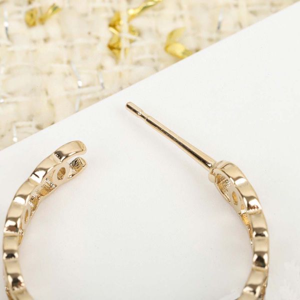 2021 fashion style half round hollow design in 18k gold plated drop earring for women wedding jewelry gift have box ps4707, Golden
2021 fashion style half round hollow design in 18k gold plated drop earring for women wedding jewelry gift have box ps4707, Golden