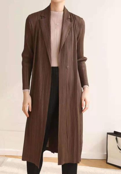 women's trench coats 2021 spring and autumn long-sleeved suit collar pleated long coat, Tan;black
women's trench coats 2021 spring and autumn long-sleeved suit collar pleated long coat, Tan;black