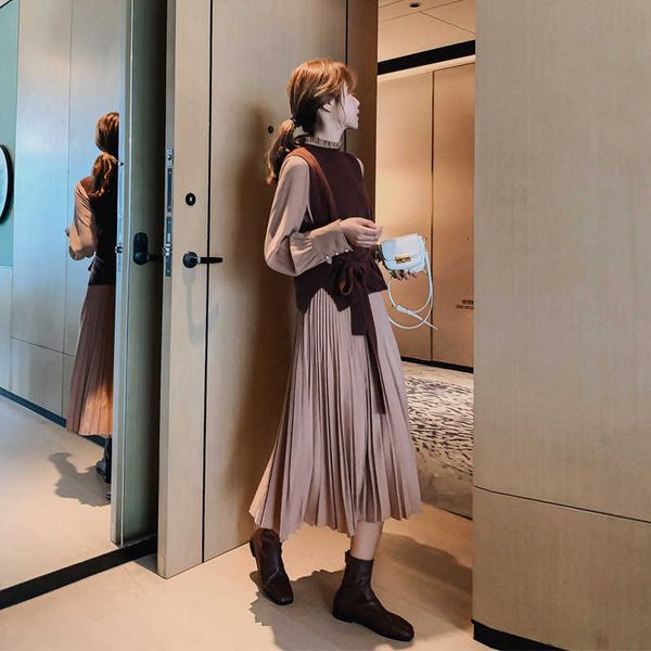 2021 spring autumn two piece suit sleeve women's drs with thin waist and long pleated skirt, Black;gray
2021 spring autumn two piece suit sleeve women's drs with thin waist and long pleated skirt, Black;gray