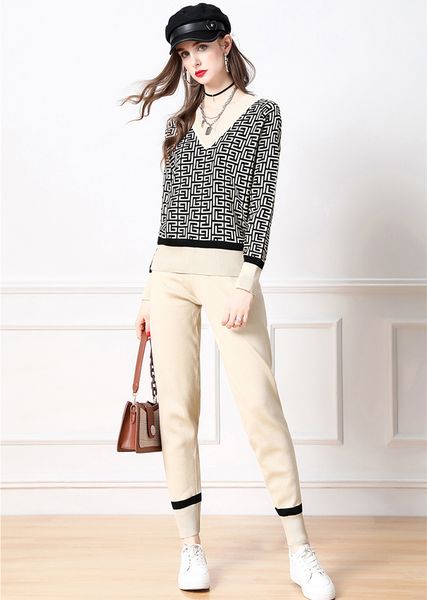 2021 knitted two piece pants runway sets women designer long sleeve v-neck sweaters suits holiday cafe office party pullovers + trousers swe, White
2021 knitted two piece pants runway sets women designer long sleeve v-neck sweaters suits holiday cafe office party pullovers + trousers swe, White