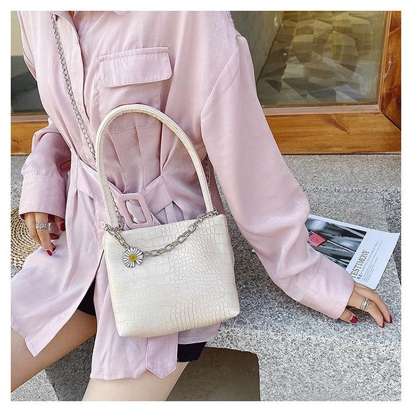 girl's small fresh and lightweight handbag literary art simple shoulder bag casual portable totes trendy all-match handbags bags
girl's small fresh and lightweight handbag literary art simple shoulder bag casual portable totes trendy all-match handbags bags