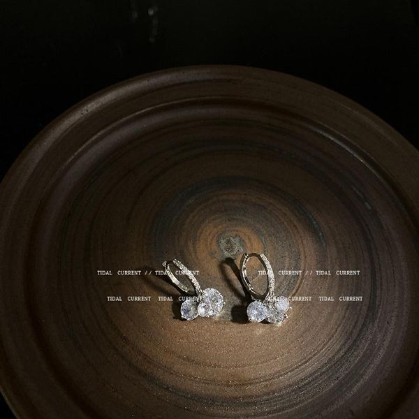 hoop & huggie s925 silver needle crystal pendant zirconia earrings for women luxury ear buckle temperament jewelry trend, Golden;silver
hoop & huggie s925 silver needle crystal pendant zirconia earrings for women luxury ear buckle temperament jewelry trend, Golden;silver