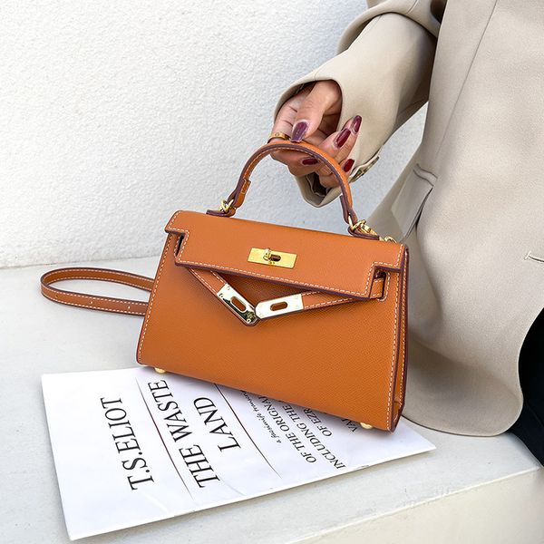 design bags bag 2021 new simple and fashionable portable single shoulder messenger bag texture foreign style net red envelope
design bags bag 2021 new simple and fashionable portable single shoulder messenger bag texture foreign style net red envelope