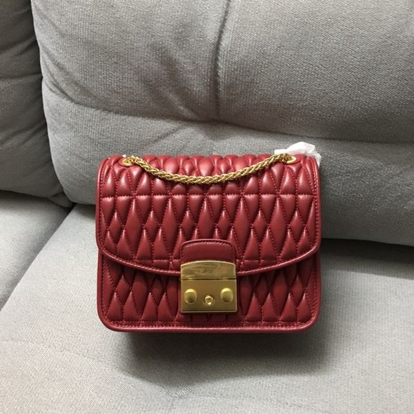 spring 2021 women's single shoulder messenger bag medium lingge sheepskin fold chain small square bag
spring 2021 women's single shoulder messenger bag medium lingge sheepskin fold chain small square bag