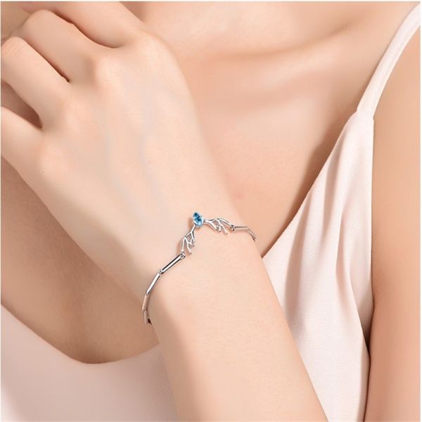 one deer has your bracelet light luxury version of xiaolujiao lady japanese and korean personality simple student forest department friends, Golden;silver
one deer has your bracelet light luxury version of xiaolujiao lady japanese and korean personality simple student forest department friends, Golden;silver