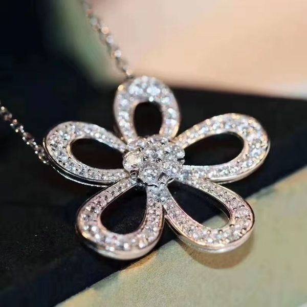 design jewelry star same sunflower flash diamond necklace female clavicle chain temperament big flower pendant valentine's gift, Silver
design jewelry star same sunflower flash diamond necklace female clavicle chain temperament big flower pendant valentine's gift, Silver