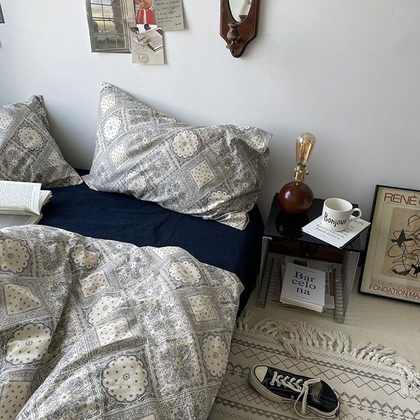 bedding sets 100% cotton vintage set duvet cover with washed bed sheet/fitted,matching pillowcase(3/4pcs,twin size
bedding sets 100% cotton vintage set duvet cover with washed bed sheet/fitted,matching pillowcase(3/4pcs,twin size
