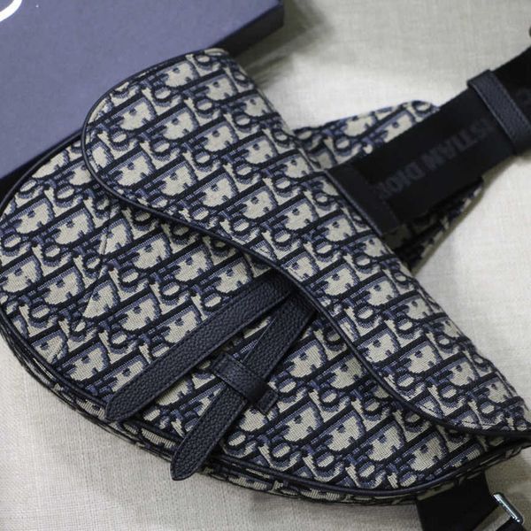 calf leather with exquisite pattern, stitching and simple package size: 20x28.6xcm handbag
calf leather with exquisite pattern, stitching and simple package size: 20x28.6xcm handbag
