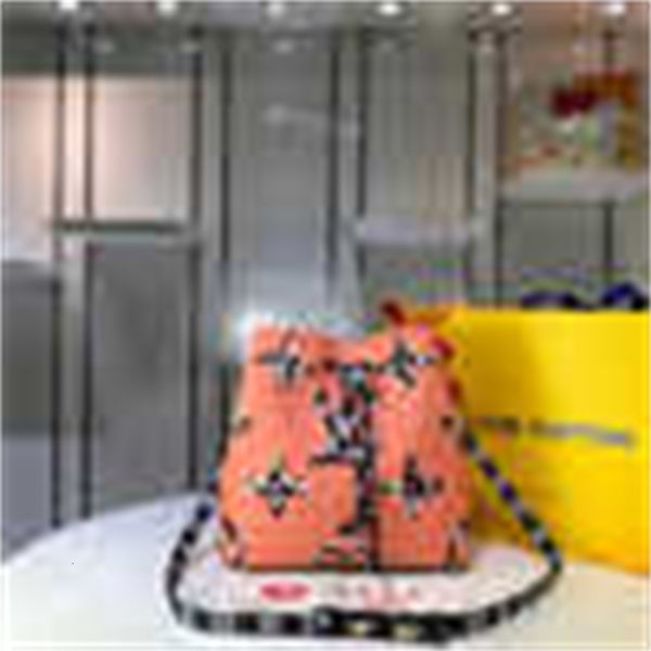 shoulder handbags brand bucket designer luxury totes ale#44020 bag new iconic leopard handles print bags color cross body trendy bag clu
shoulder handbags brand bucket designer luxury totes ale#44020 bag new iconic leopard handles print bags color cross body trendy bag clu