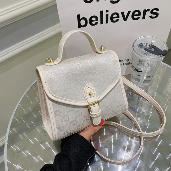 handbag simple leisure women's new autumn and winter fashion single shoulder canvas messenger small square bag
handbag simple leisure women's new autumn and winter fashion single shoulder canvas messenger small square bag