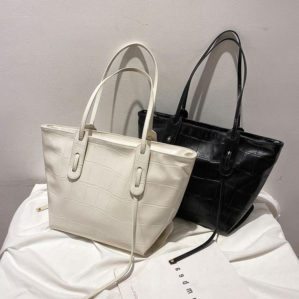 cross-border bag women 2021 korean capacity new net fashion female tote portable large pu red single shoulder big iasqh
cross-border bag women 2021 korean capacity new net fashion female tote portable large pu red single shoulder big iasqh