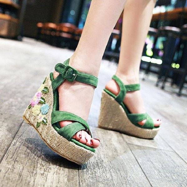 summer sweet flower embroider straw plait bottom super high heel wedge platform sandals thick green, Black
summer sweet flower embroider straw plait bottom super high heel wedge platform sandals thick green, Black
