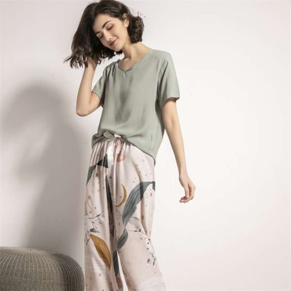 summer women's v-neck big leaf printed pajamas suit ladies cotton silk simple style pajamas loose soft homewear women 210928, Black;red
summer women's v-neck big leaf printed pajamas suit ladies cotton silk simple style pajamas loose soft homewear women 210928, Black;red