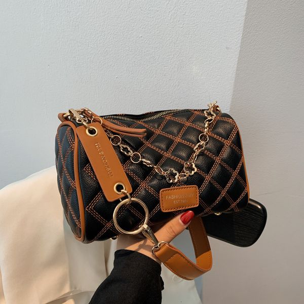pillow bag 2021 fashion chain large capacity single shoulder messenger bag diamond lattice embroidered thread portable women's
pillow bag 2021 fashion chain large capacity single shoulder messenger bag diamond lattice embroidered thread portable women's