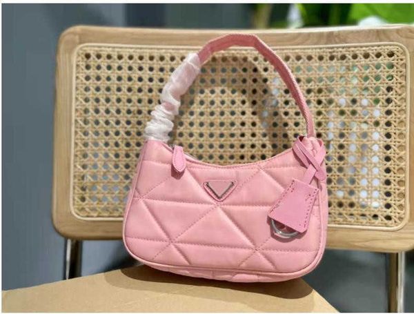 bag showecomfort01 new p family nylon single shoulder messenger leisure lingge underarm bag pujia hand bag p003
bag showecomfort01 new p family nylon single shoulder messenger leisure lingge underarm bag pujia hand bag p003