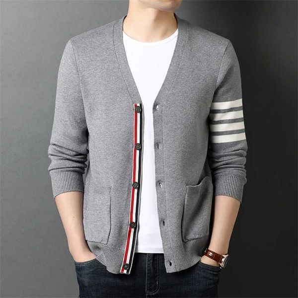 luxury tb fashion brand thom sweaters men slim fit v-neck striped cardigans clothing cotton casual coat england style 211021, White;black
luxury tb fashion brand thom sweaters men slim fit v-neck striped cardigans clothing cotton casual coat england style 211021, White;black