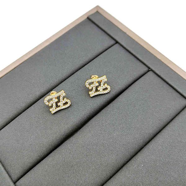 2022 latest factory wholesale letter earrings female diamond inlaid geometric simple and generous high-end women's earrings fashion gol, Golden
2022 latest factory wholesale letter earrings female diamond inlaid geometric simple and generous high-end women's earrings fashion gol, Golden